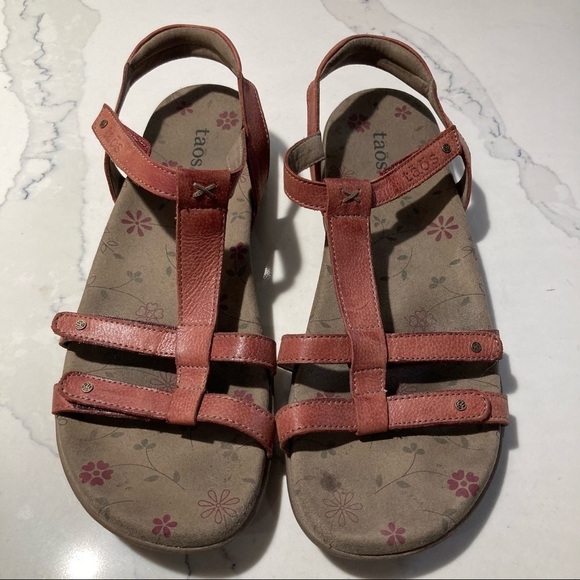 TAOS Sz 11 Trophy 2 Leather Strappy Sandal - Picture 2 of 9